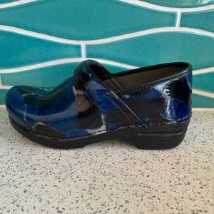 Dansko Blue and Black Abstract Patent Leather Clog